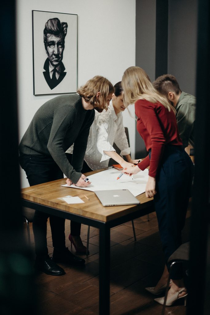 Interesting Topics for Presentation 1 Team workers discuss something special