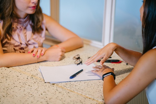 two woman chatting about the art to display your skills in interview