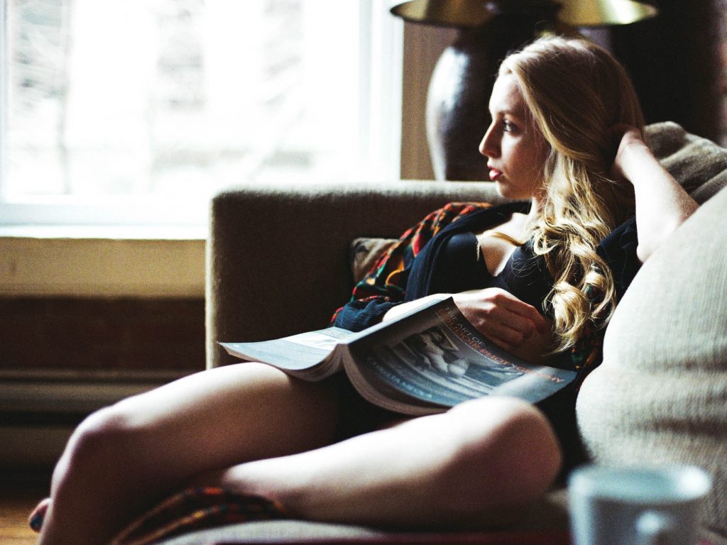 The SQ3R Reading Method: Effective Reading Comprehension 1 a girl with a book in her lap for SQ3R Reading Method