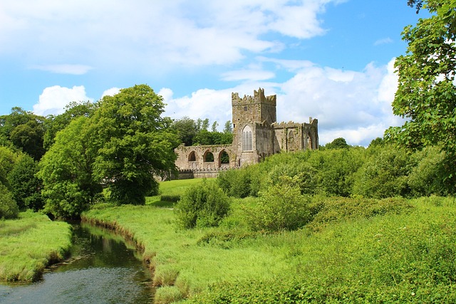 Read more about the article Tintern Abbey Summary & Analysis
