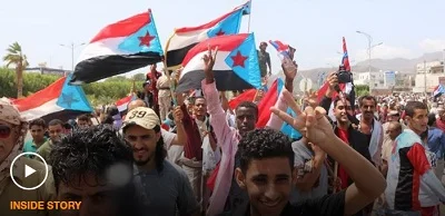 Yemen's Riyadh Agreement 3 people waving flags after riyadh agreement